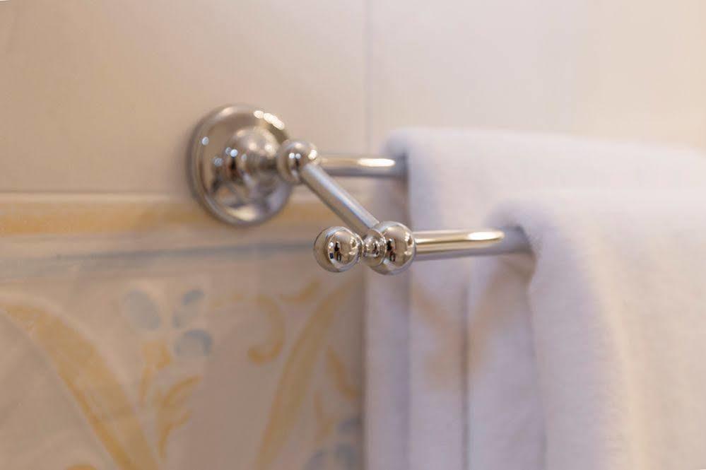 Hotel Ithurria - Les Collectionneurs 4*